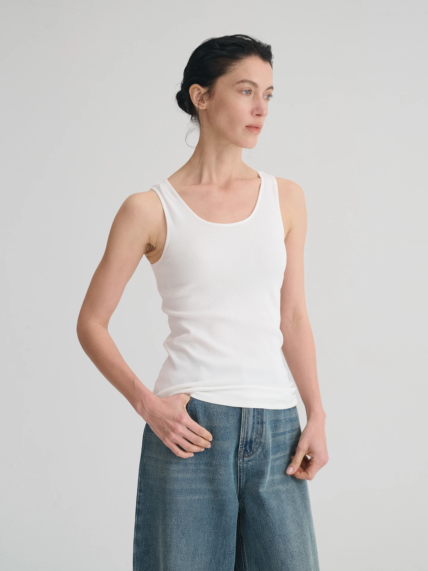 

MAISON CECILE Basic Slim Fit U-Neck Vest Four Colors Spring Summer Layering Thin Spiral Pure Color Workwear Tank Top