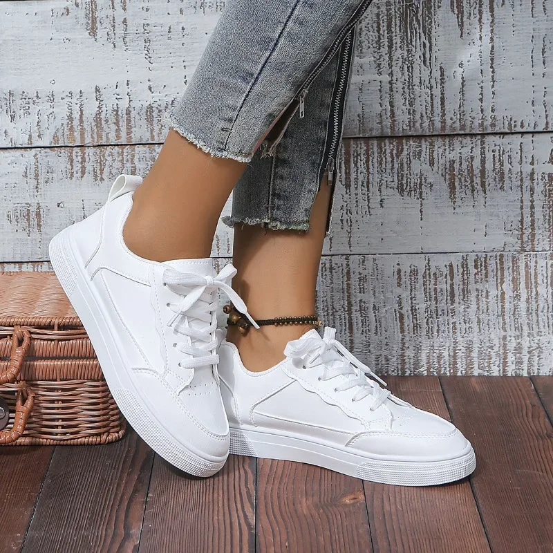 2024 New Fashion Thick Sole Small White Shoes Round Toe Board Shoes Sports and Casual Single Shoes