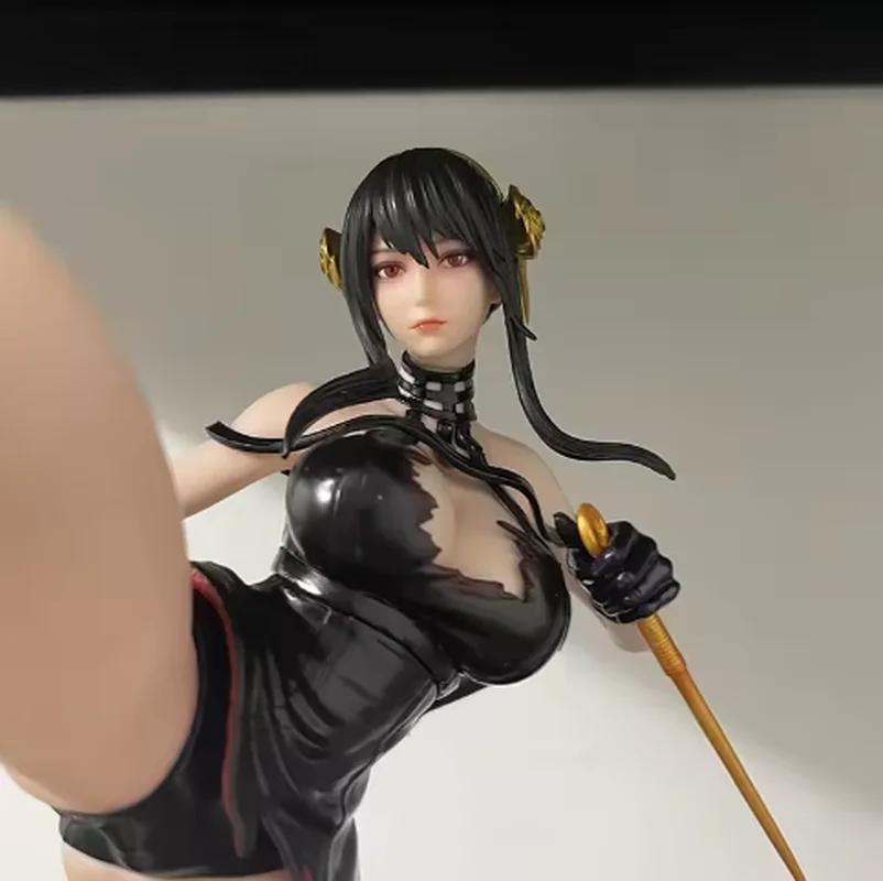 

Spyxfamily Anime 26cm Action Figure - Yor Forger Collectible Model Pretty Girl Battle Pose Desk Ornament Gift for Fans