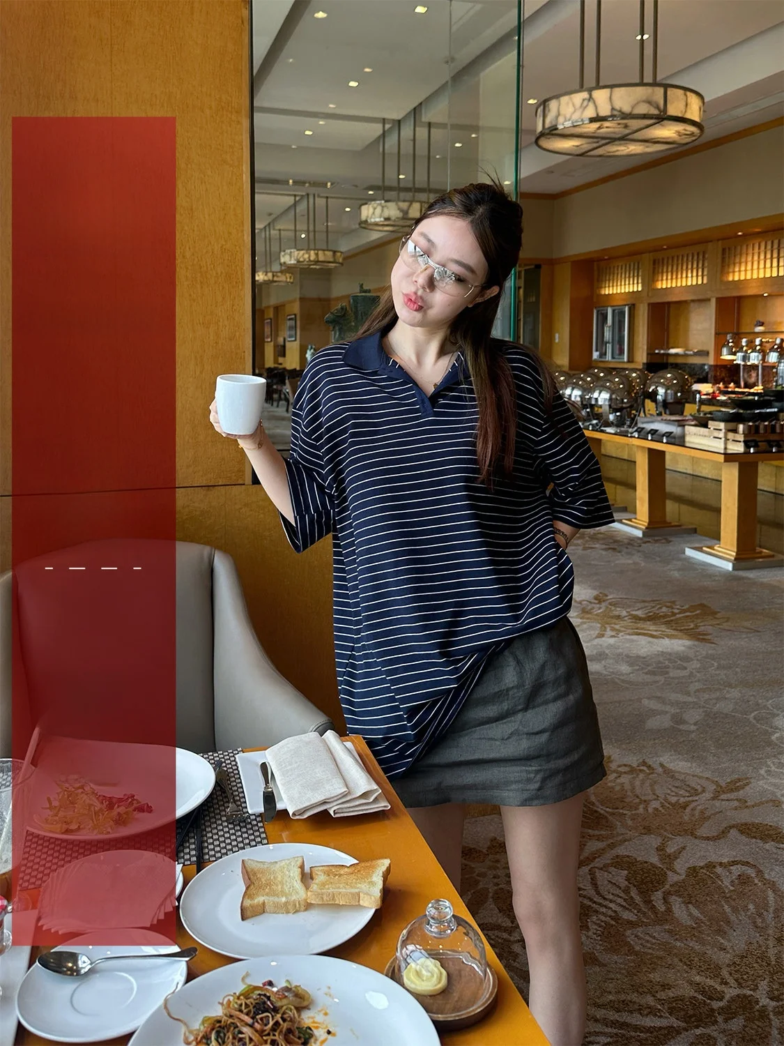 

Летняя женская футболка D YANGJUN 2025: красивая, свободная, в полоску, дышащая, влагопоглощающая, из смесового хлопка