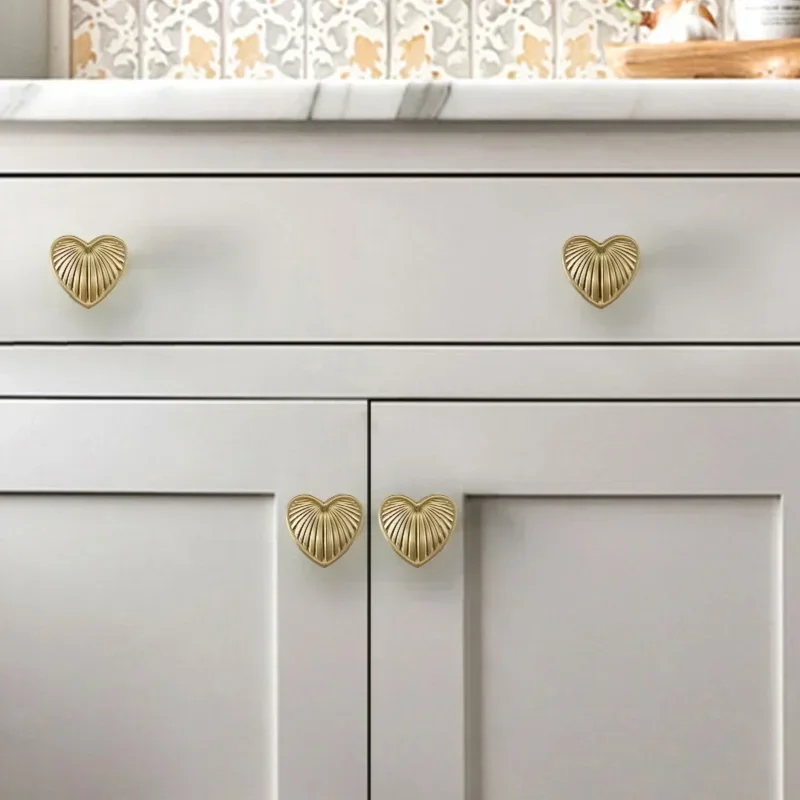 2PC Luxury Nordic Brass Heart-Shaped Cabinet Handles,Gold Drawer Pulls for Wardrobe Dresser Cupboard Furniture,Single Hole Knobs