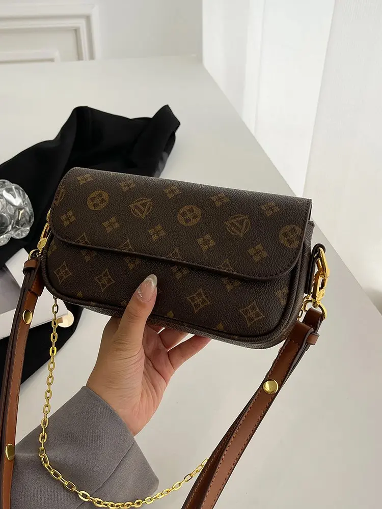 

Fashionable Women's Crossbody-Bag Made Of Durable Leather With Classic Paris Inspired And Elegant Daily Look​