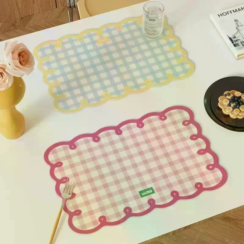 /TPz/PU Leather Placemat With Cute Gingham Print And Scalloped Edge Perfect For Kitchen Dining Table Daily Meal Use Waterproof
