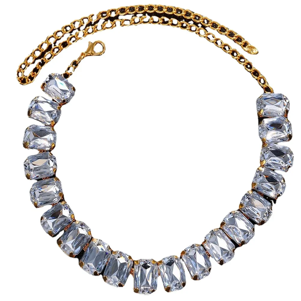 2024 New Luxury Classic Shiny Pink Blue Crystal Necklace Ladies Adjustable Square Large Glass Clavicle Chain Fashion Jewelry INS