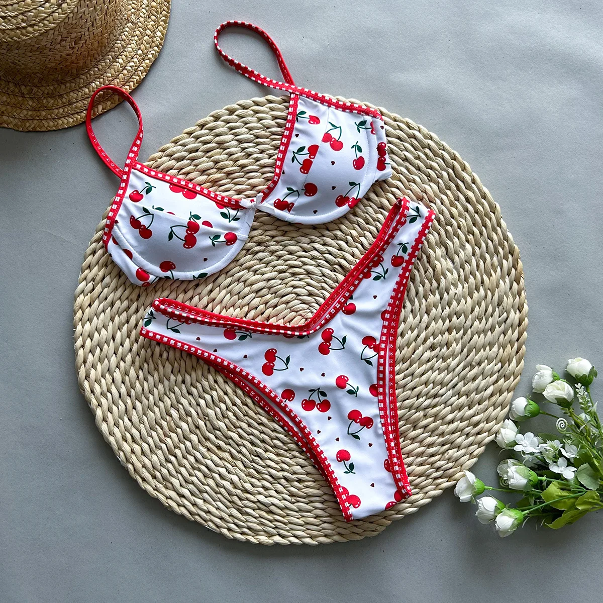 Set Bikini seksi motif ceri untuk wanita, pakaian renang Halter tali, pakaian renang segitiga Thong mikro, pakaian mandi potongan tinggi, tren 2 potong