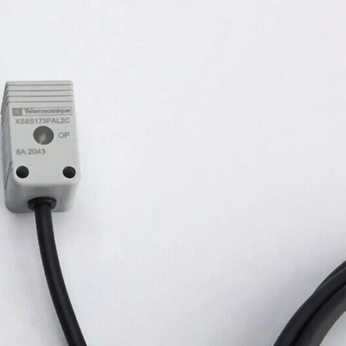 

XS8S173PAL2C Inductive proximity sensors XS, little square 17x17mm, PBT, flush, Sn 5 mm, PNP, NO, cable 2 m