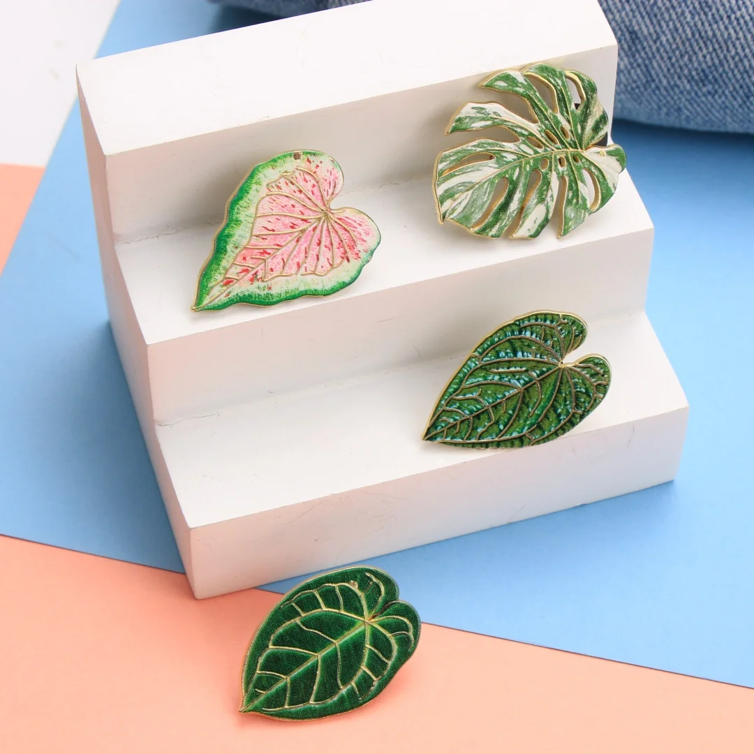 Tropische Pflanzenblatt-Emaille-Anstecknadeln, Monstera- & Anthurium-Broschen für Rucksack, Kleidung, DIY-Deko-Accessoires – Großhandel – Detail 2