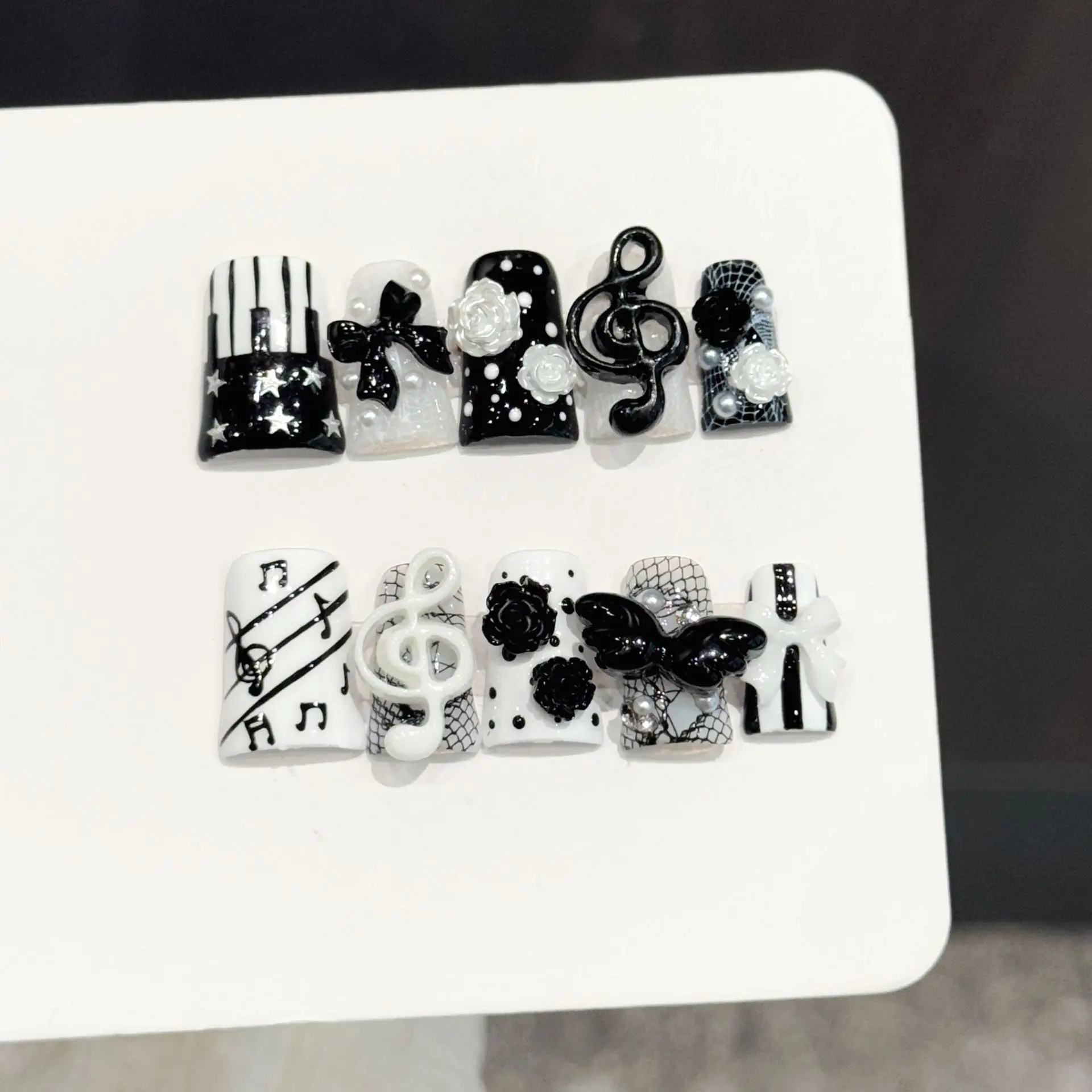 

10pcs Handmade Y2k Press On Nails Black White 3D Musical Note Flower Designs False Nails Fashion Duckbilled French Fake Nail