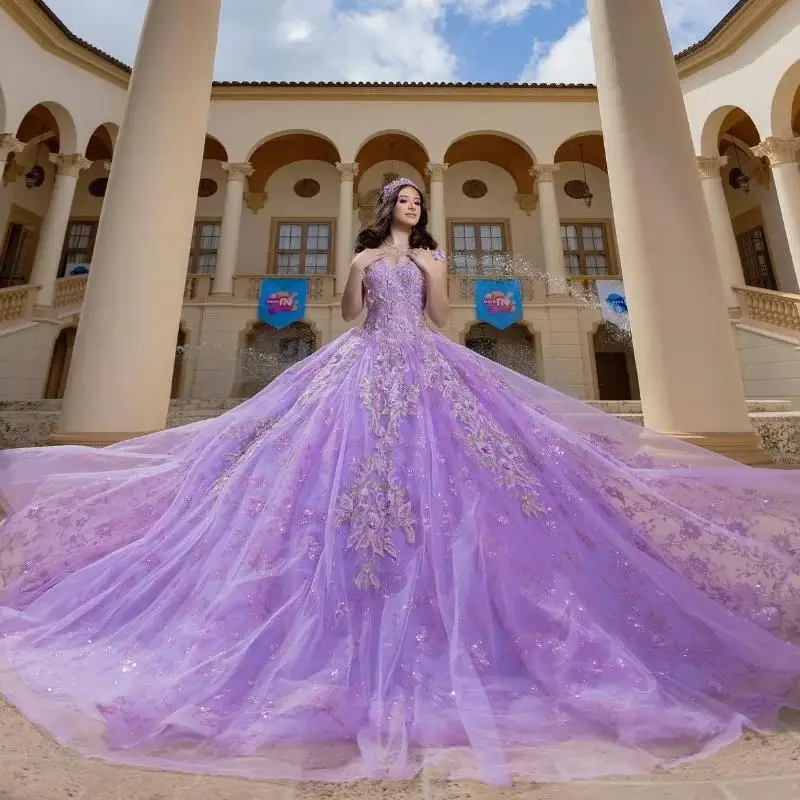 

Роскошное блестящее платье для Quinceanera 2024 лавандового цвета с накидкой и аппликацией, кружевные бальные платья с бусинами, милое платье 16 лет, платья 15 лет