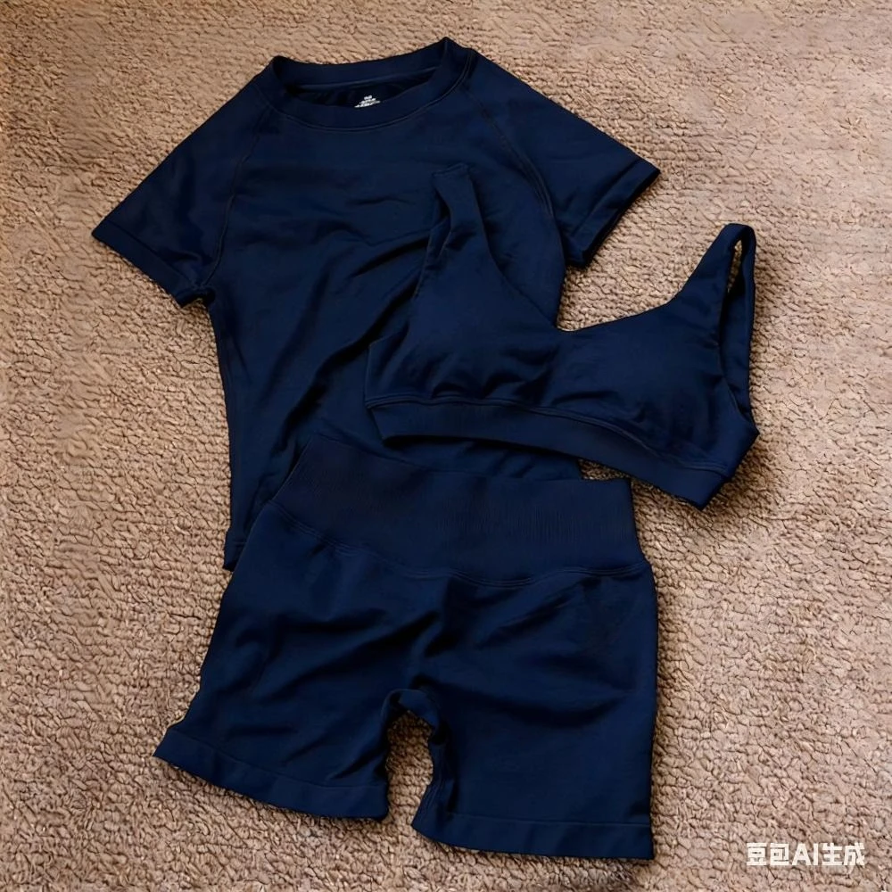 Origineel label: Driedelige yogakleding voor dames, inclusief heupliftende shorts, sportbeha en top, geschikt voor fitness, hardlopen en training.