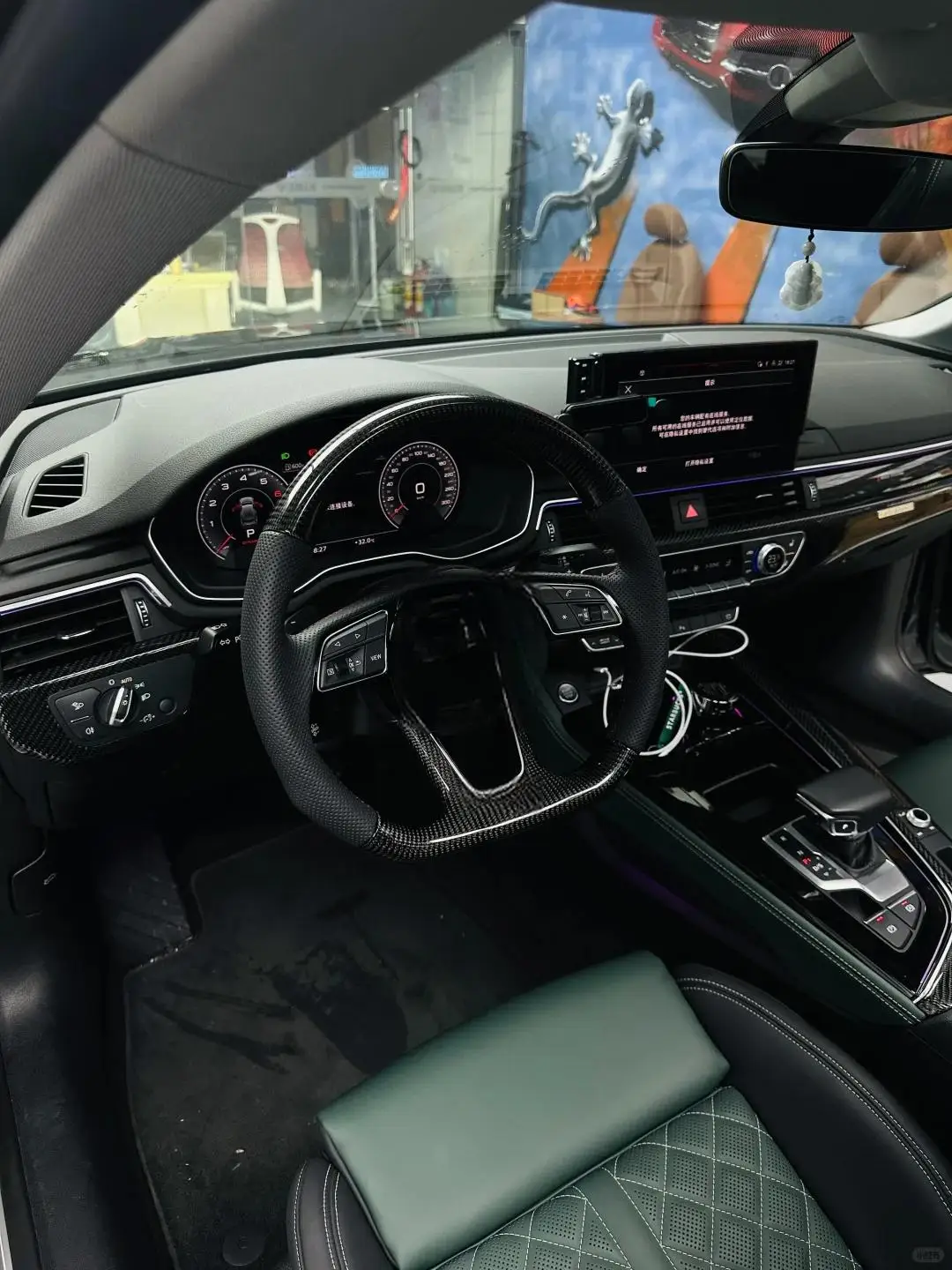 New A4/S4 3K Autoclave Processed Glossy Surface Interior Carbon Fiber Seat Cover for Retrofit/Upgrade