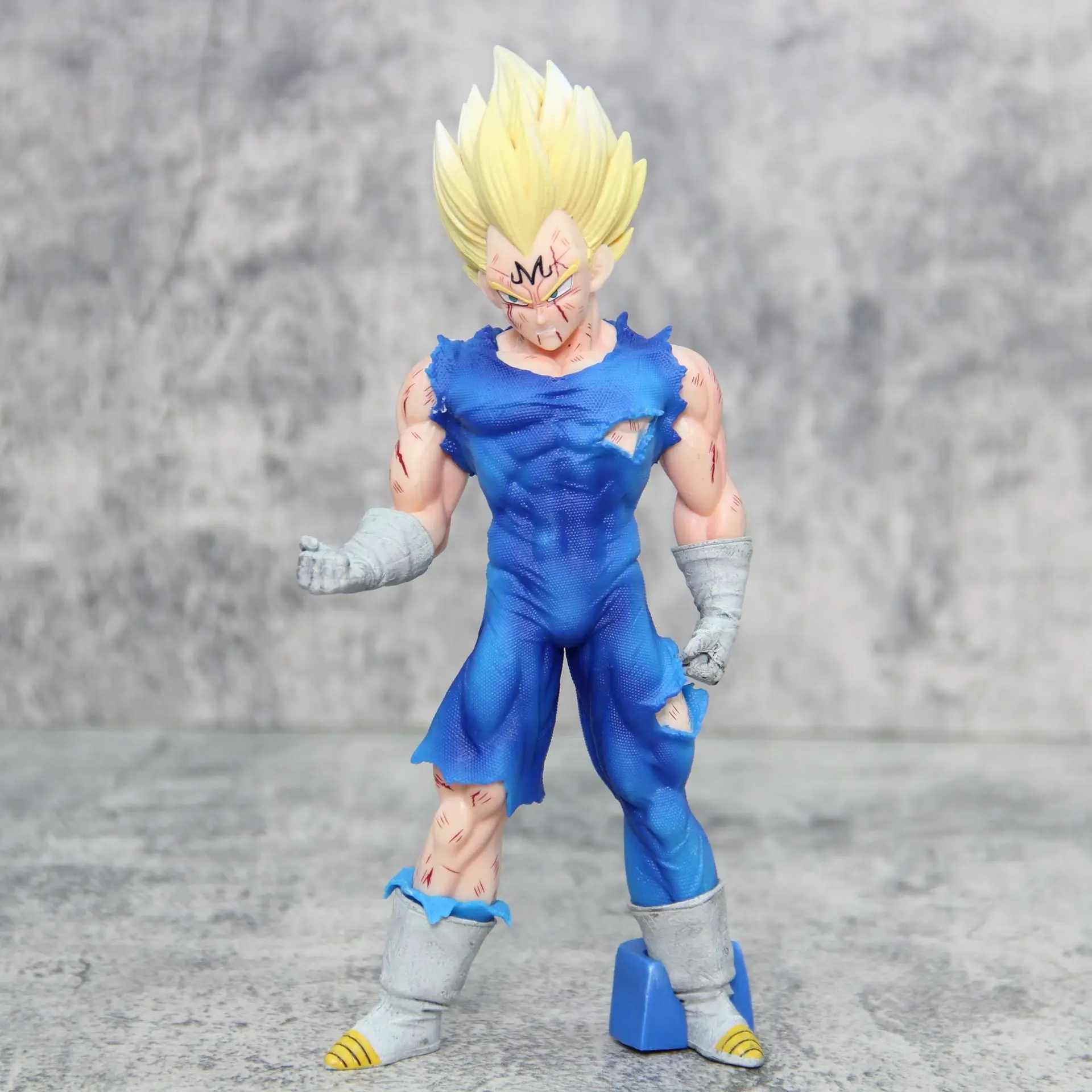 

Action Figure Dragon Ball Z Super Saiyan Prince Vegeta Figure 19cm Handpiece Magical Standing Posture Models Anime Ornaments