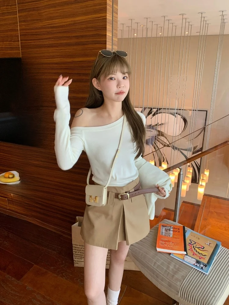 

Удобная женская футболка с длинным рукавом, асимметричным дизайном и рюшами на плечах, мягкая, дышащая, легкая, для повседневной носки и прогулок.