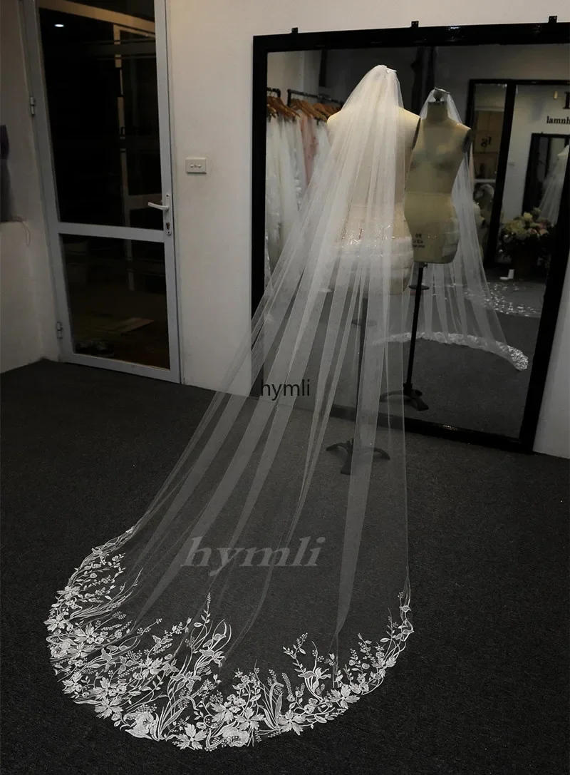 1 Tier Leaf Lace Wedding Veil in White Off-White Ivory Chapel Length Bridal Veil Metal Comb