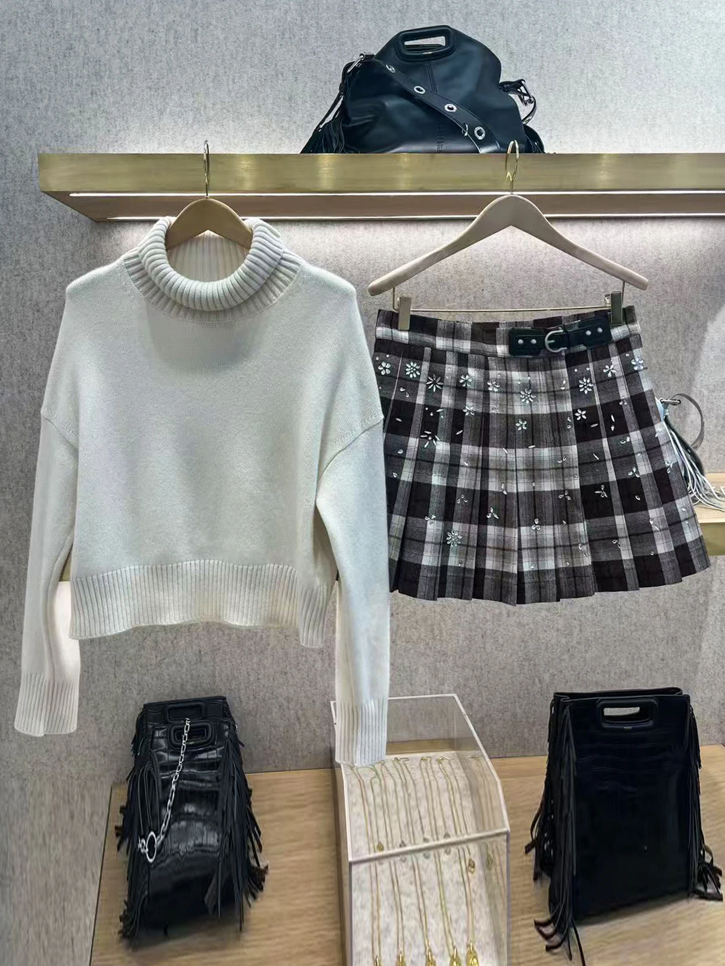 

M Home Southern Oil High End Women's Faion Set Autumn Winter High Collar Knitted Sweater Top with Pleated Skirt