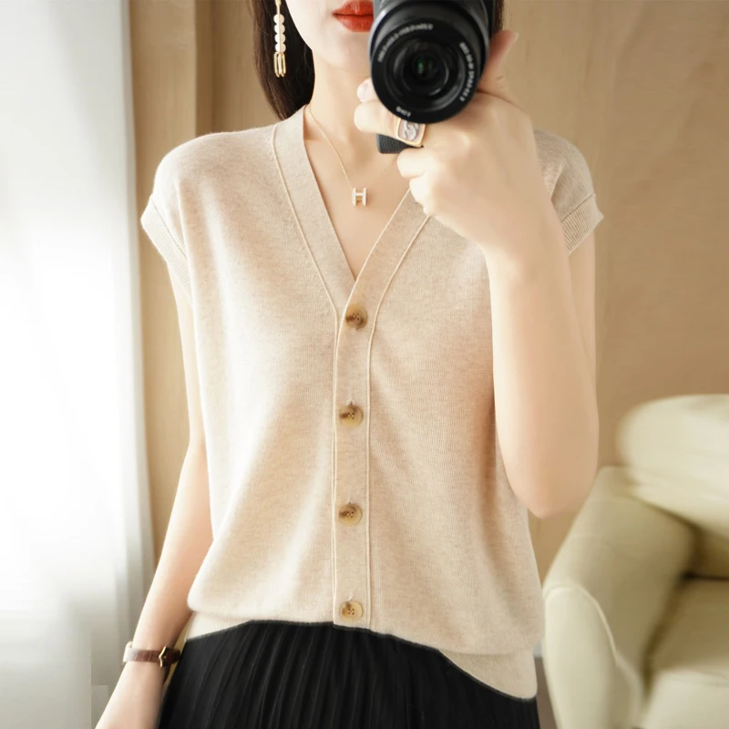 Simple Solid Color Button Style Autumn And Winter New Wool Knitted Cardigan Women\'s Vest Knitted Sleeveless Loose Casual Sweater