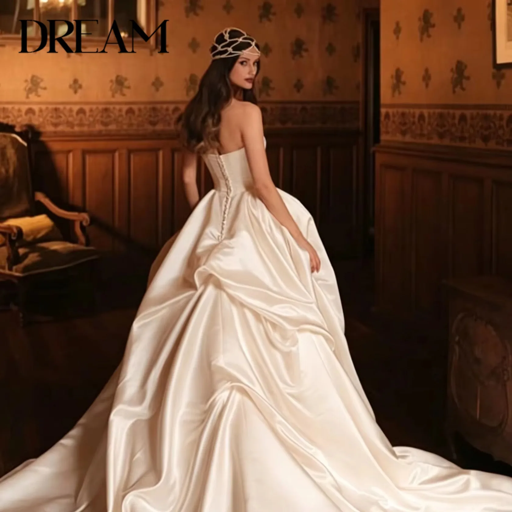Dream Satin Wedding Dress Strapless Ball Gown with Huge Court Train Ruched Elegant Formal Wedding Ceremony Party Dress for Bride