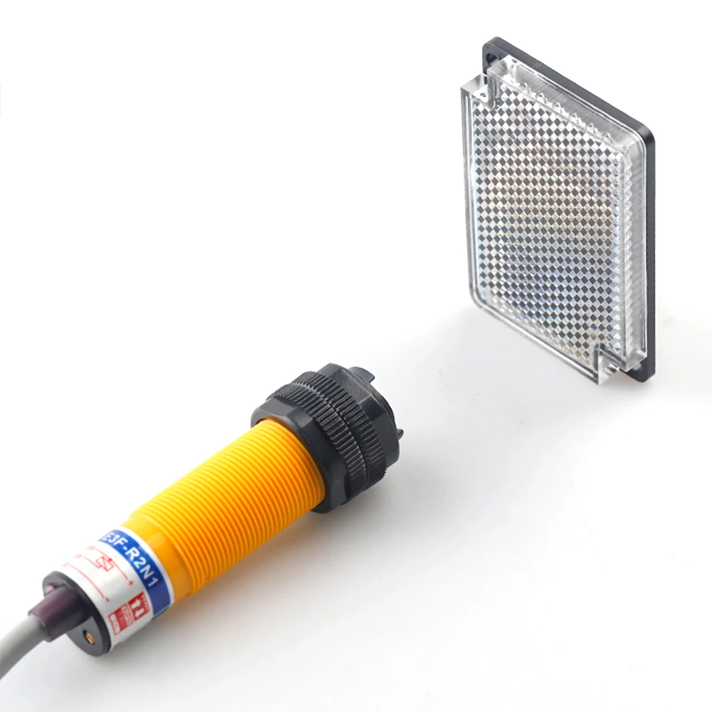 Feedback specchio E3F-R2N1 E3F-R2N2 E3F-R2P1 E3F-R2P2 Interruttore fotoelettrico a tre fili NPN normalmente aperto