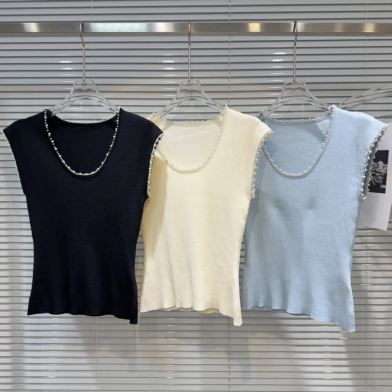 

2025 summer new pearl collar edge solid color slim knit vest small shirt