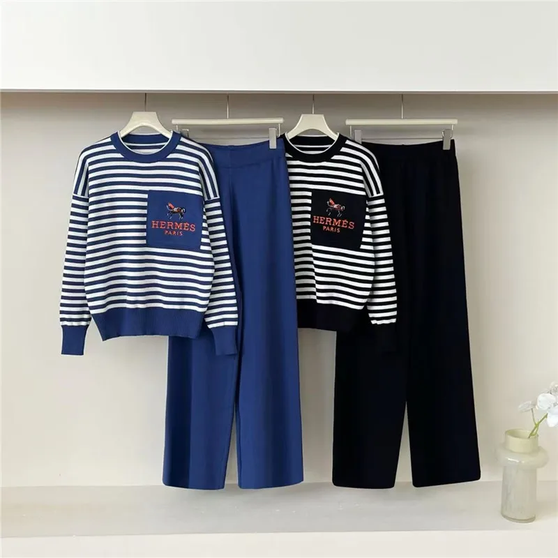 

Осенний новый модный вязаный комплект из двух предметов: свитер в полоску и брюки с вышивкой, повседневный, универсальный, для женщин