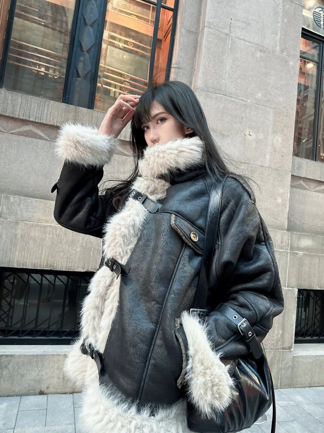 Chaqueta de motociclista acolchada con cuello de piel sintética de invierno para mujer Abrigo grueso y cálido