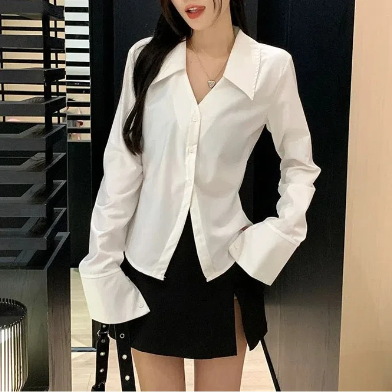 

Новая французская тонкая рубашка с v-образным вырезом, облегающая талию, универсальный дизайн, нишевая темпераментная женская шикарная тонкая рубашка, топ