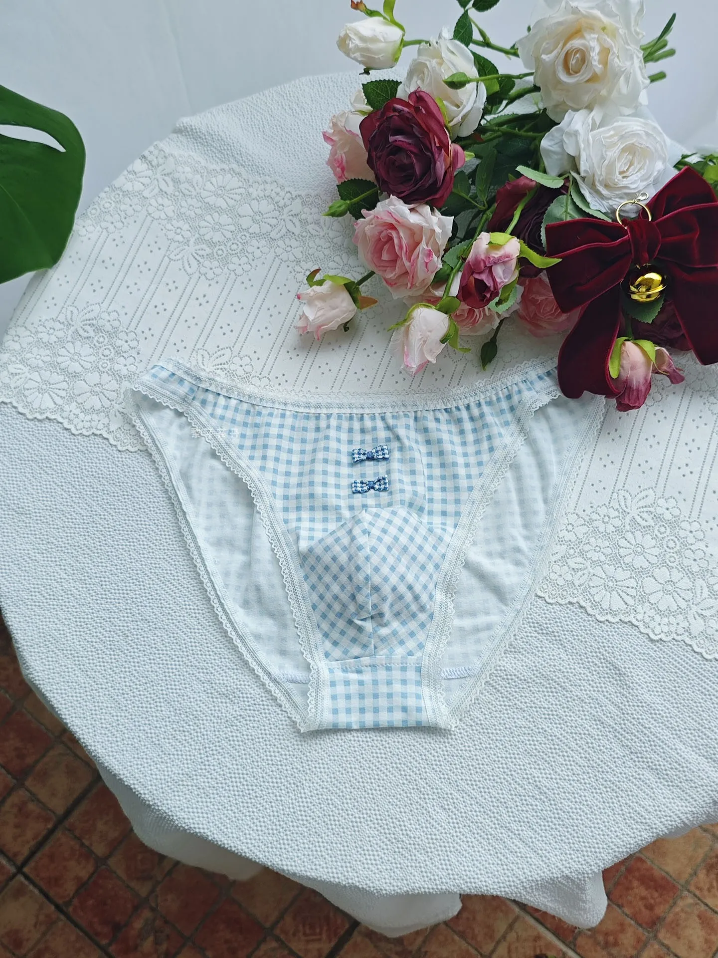 Low Waist Half Hip Wrap Men's Sweet Plaid Triangle Brief with Lace Edge Comfortable Pure Cotton New Panties