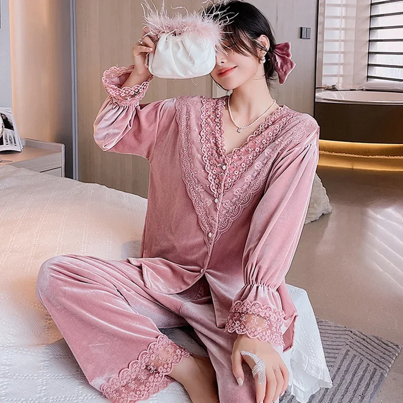 Pijamas de terciopelo dorado para mujer, pijamas estampados de encaje de manga larga de sección delgada para mujer, pijamas dulces para el hogar para primavera y otoño