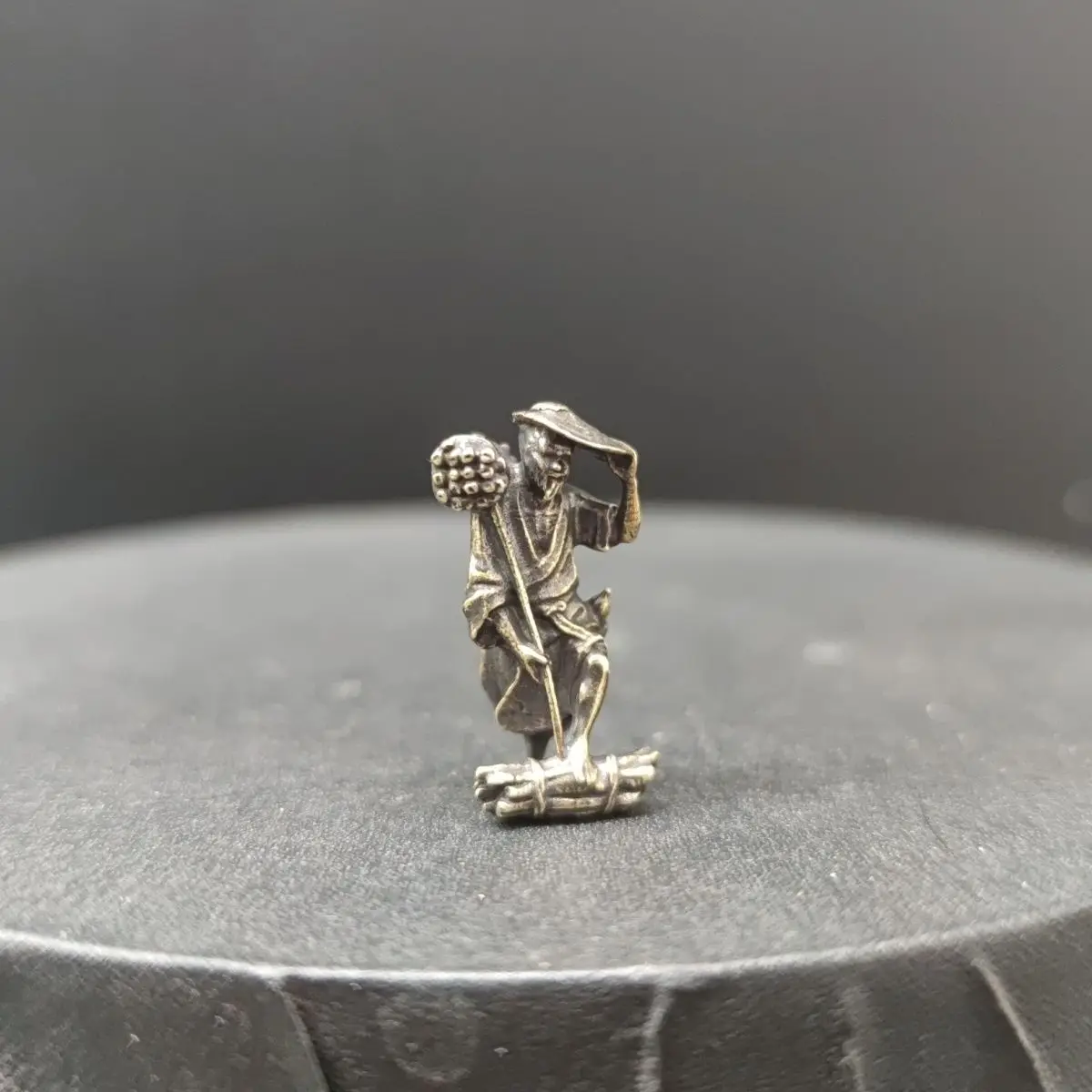 Brass ancient-style figures carrying firewood small figurines woodcutters strange stones bonsai rockeries sand table landscaping