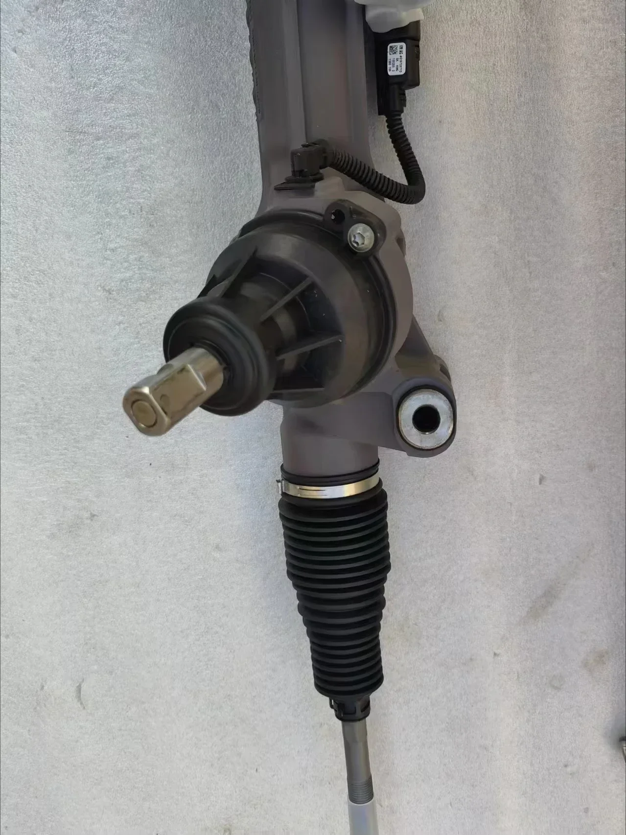 The Factory Sells New Products 8R1423055BL Car Steering Gear Suitable for Q5 Series