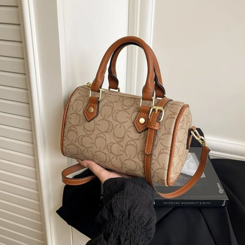 

Women's Casual Handbag Relaxed Style For Coffee Dates And Informal Gatherings Comfortable