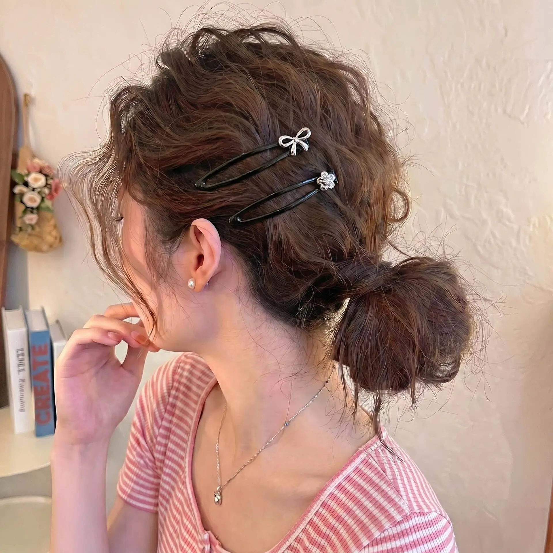 Premium Metal Bow Bb Clip for Side Hair Korean Minimalist Style Sleek Cold Tone Understated Elegant Small Barrette