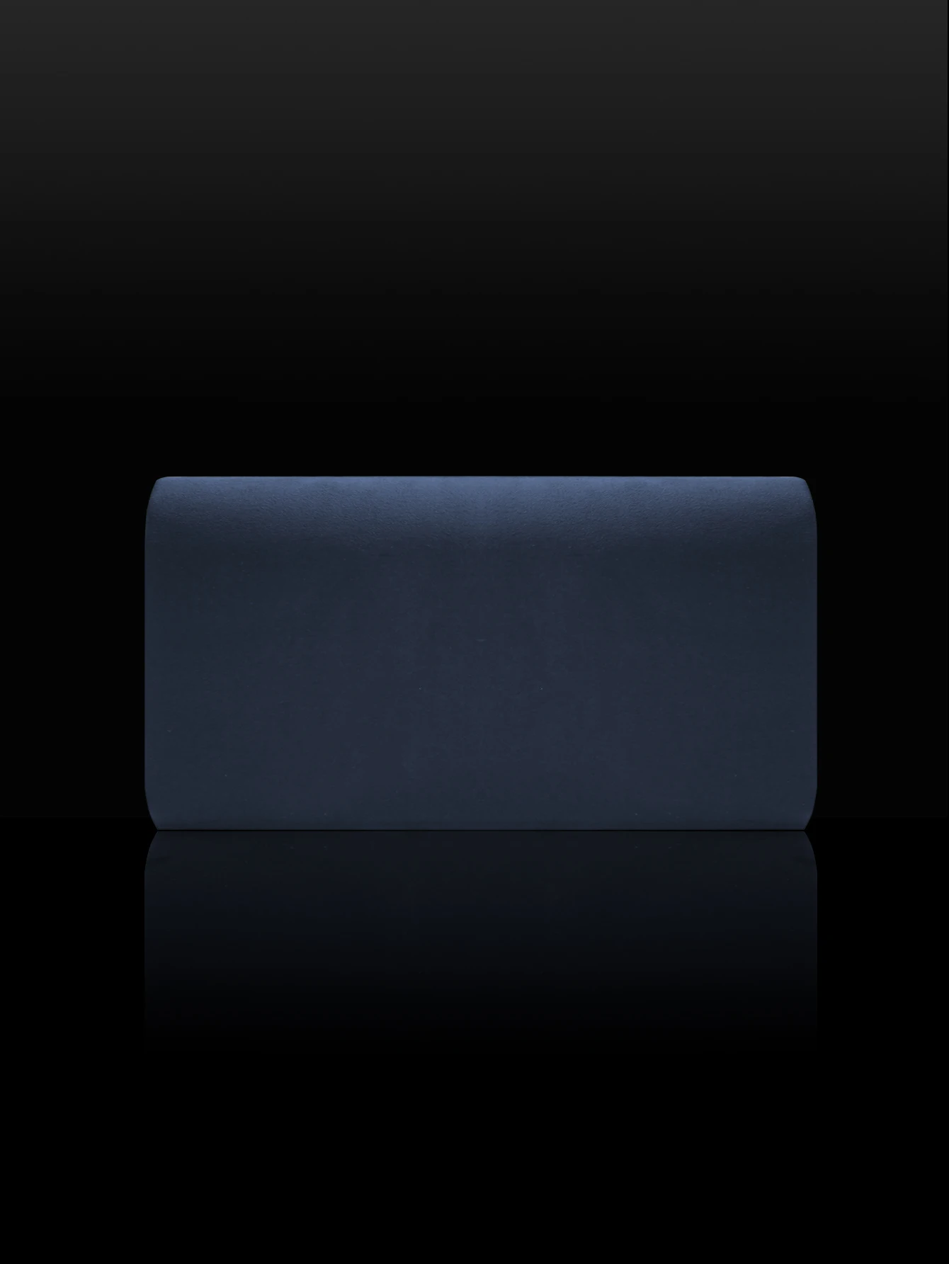 حقائب سهرة نسائية أنيقة بلون سادة وقوابض بغطاء قلاب، مقترنة بقلائد وأقراط وأساور، هدايا مثالية للحفلات