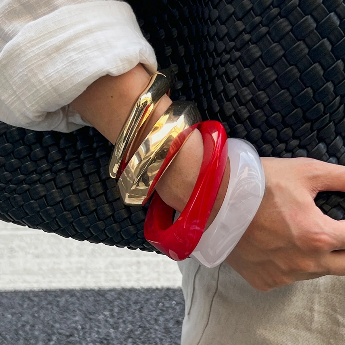 ins wind irregular translucent smudged acrylic resin bracelet, exaggerated metal spring bracelet