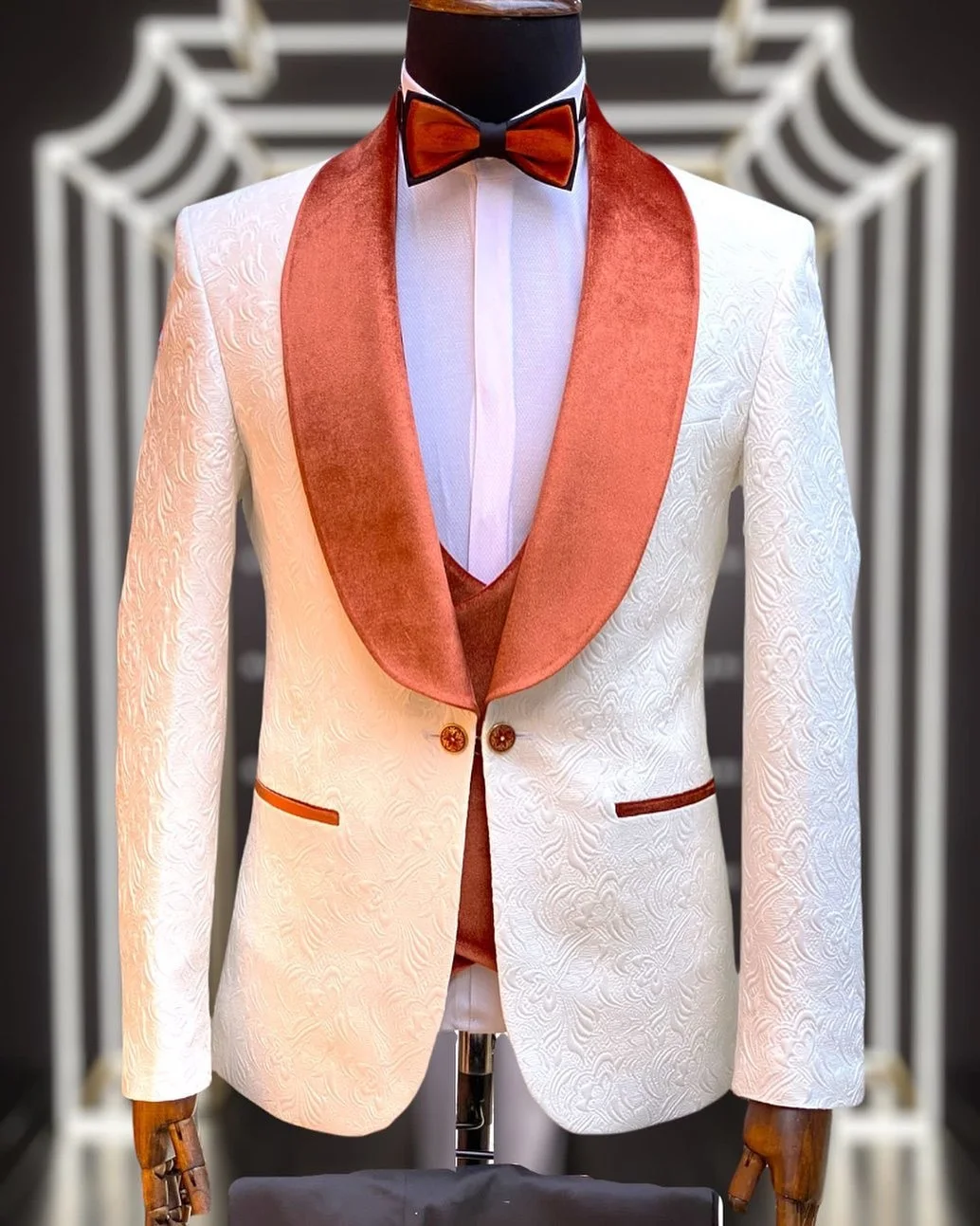 

Gwenhwyfar Ivory Jacquard Orange Velvet Male Wedding Prom Suit Slim Fit Tuxedo Mens Formal Business Suit (Jacket+Pants+Vest)