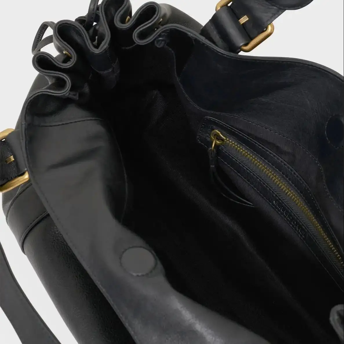 حقيبة يد نسائية كلاسيكية، حقيبة حمل عصرية جديدة بلون موحد، حقيبة كتف بتصميم فاخر للأناقة اليومية