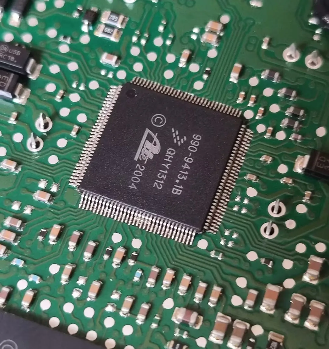990-9413.1B Common Fault/Communication Failure Chip for Internal Malfunction in Automotive Class C ABS Control Module