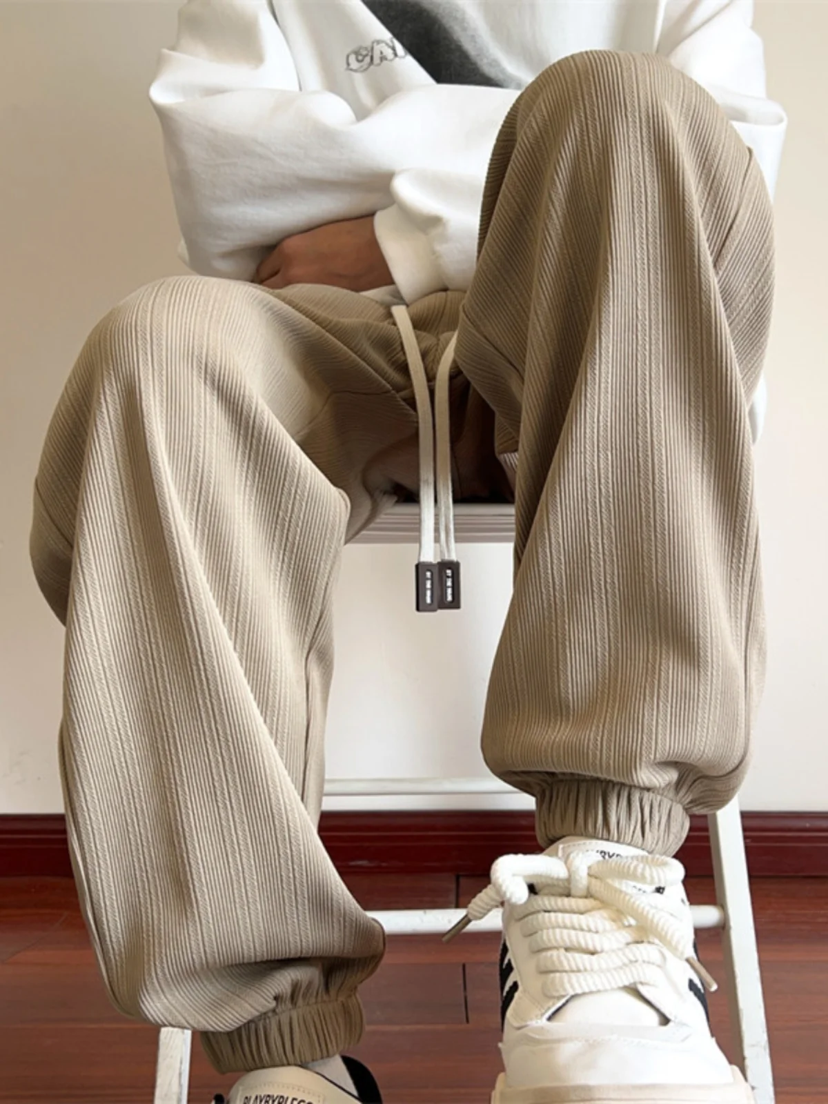 

Мужские летние спортивные брюки из ледяного шелка, свободного кроя, повседневные, тонкие, в американском стиле, модные, брендовые, с эффектом высокой текстуры, с манжетами, спортивные штаны