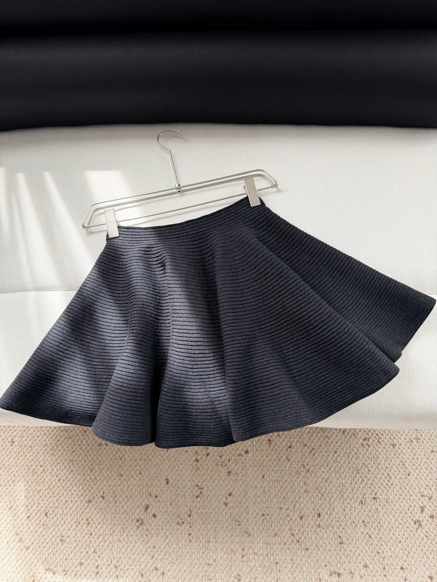 

2026 Spring/Summer New High Quality Elegant Fashion Wool Blended Thread Texture Puff Knitted Half Skirt Women's Wear