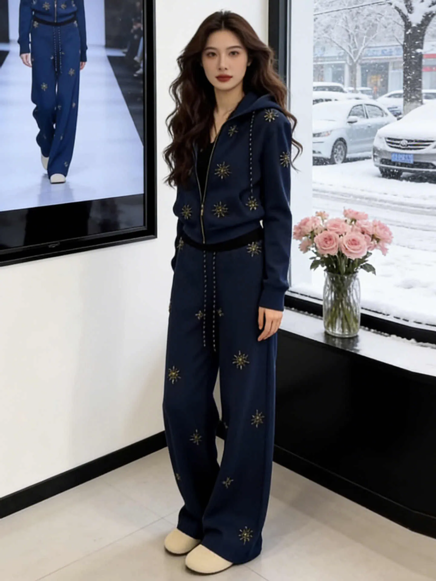 

Новый зимний женский комплект с вышивкой: свободные брюки с широкими штанинами и топ с капюшоном, корейский стиль, длинный рукав, V-образный вырез