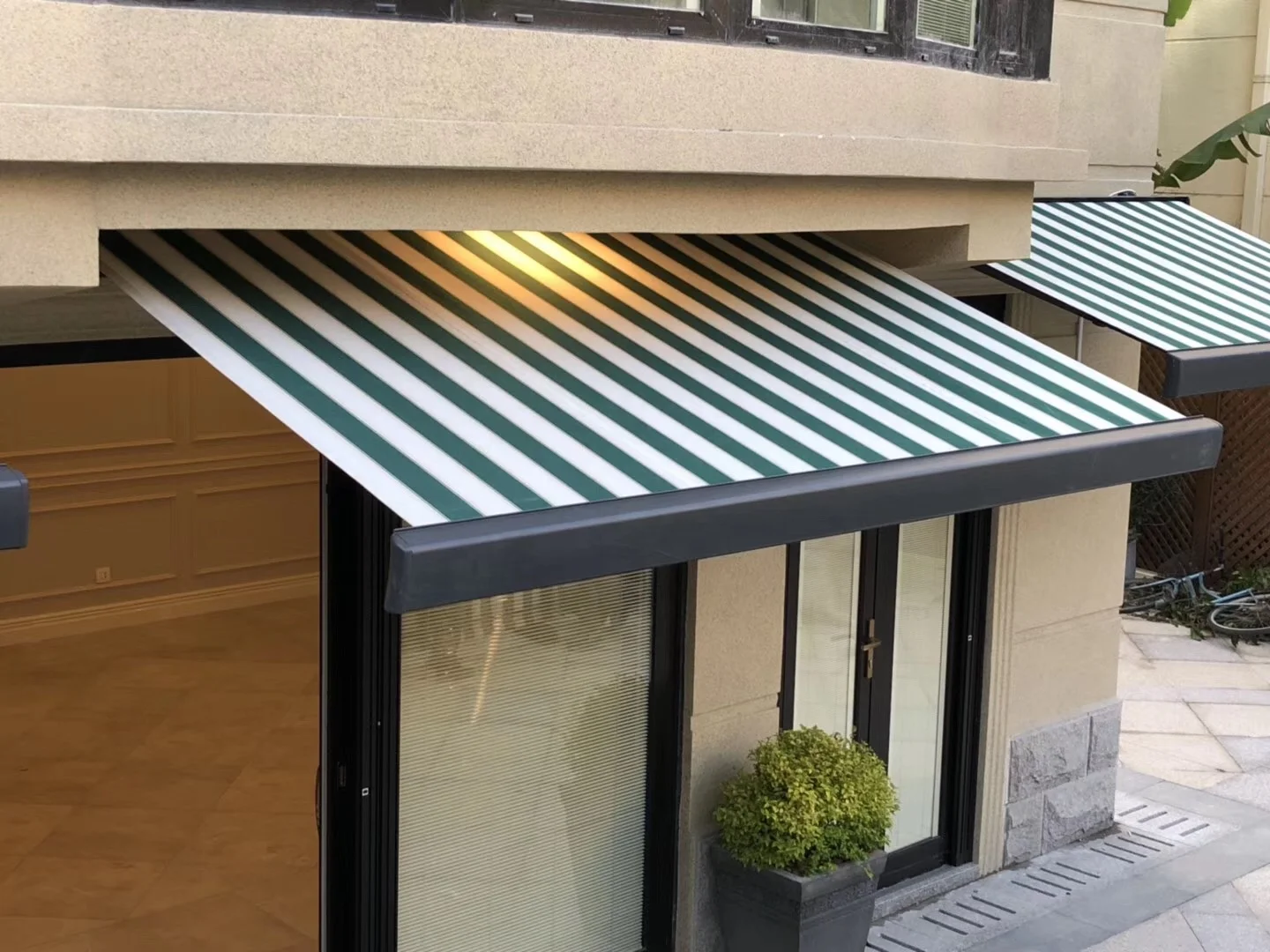 Heavy Duty Full Cassette Awning LED Light Motorized Retractable Awning 6x3.5M