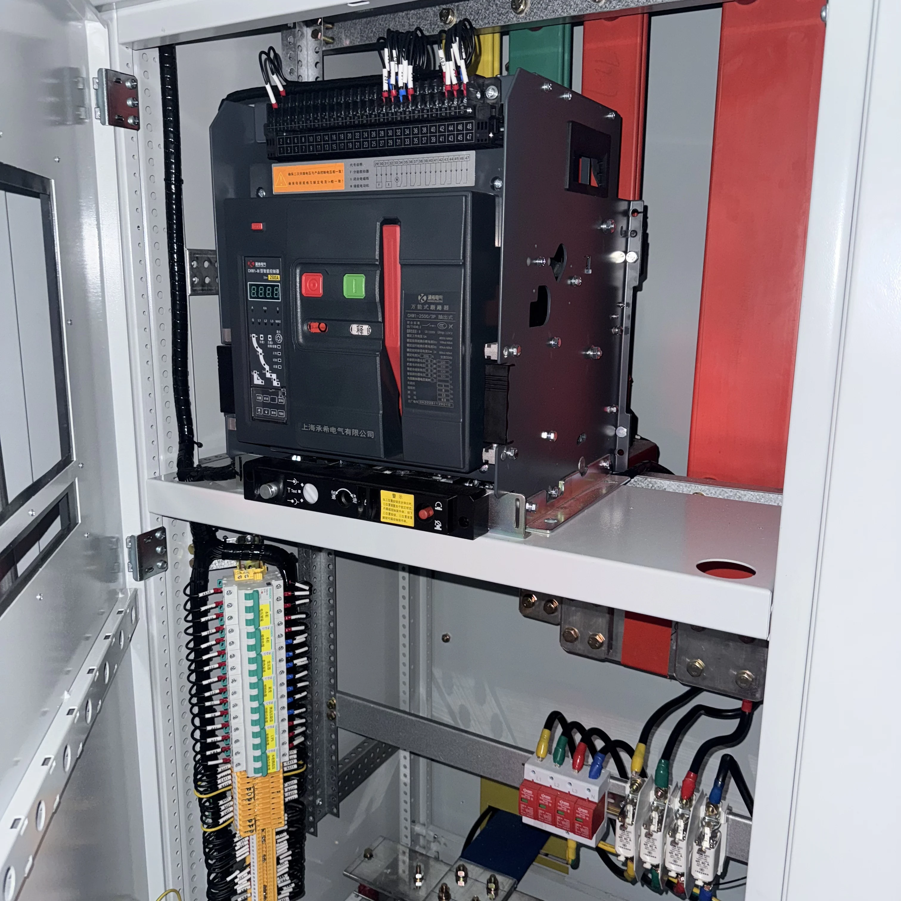 CHW1 Intelligent Air Breaker 200-1600A 3P 4P Fixed PV Solar Cabinet Switch