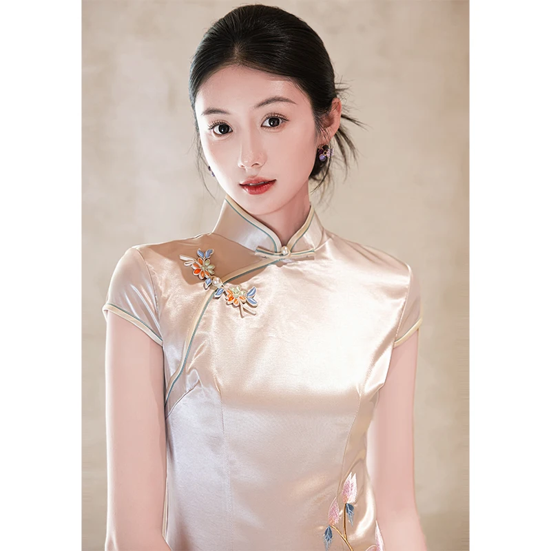 

Элегантное вышитое платье для женщин: простое, но изящное, для повседневной носки, свадебное, в китайском стиле, с низким разрезом и коротким рукавом.