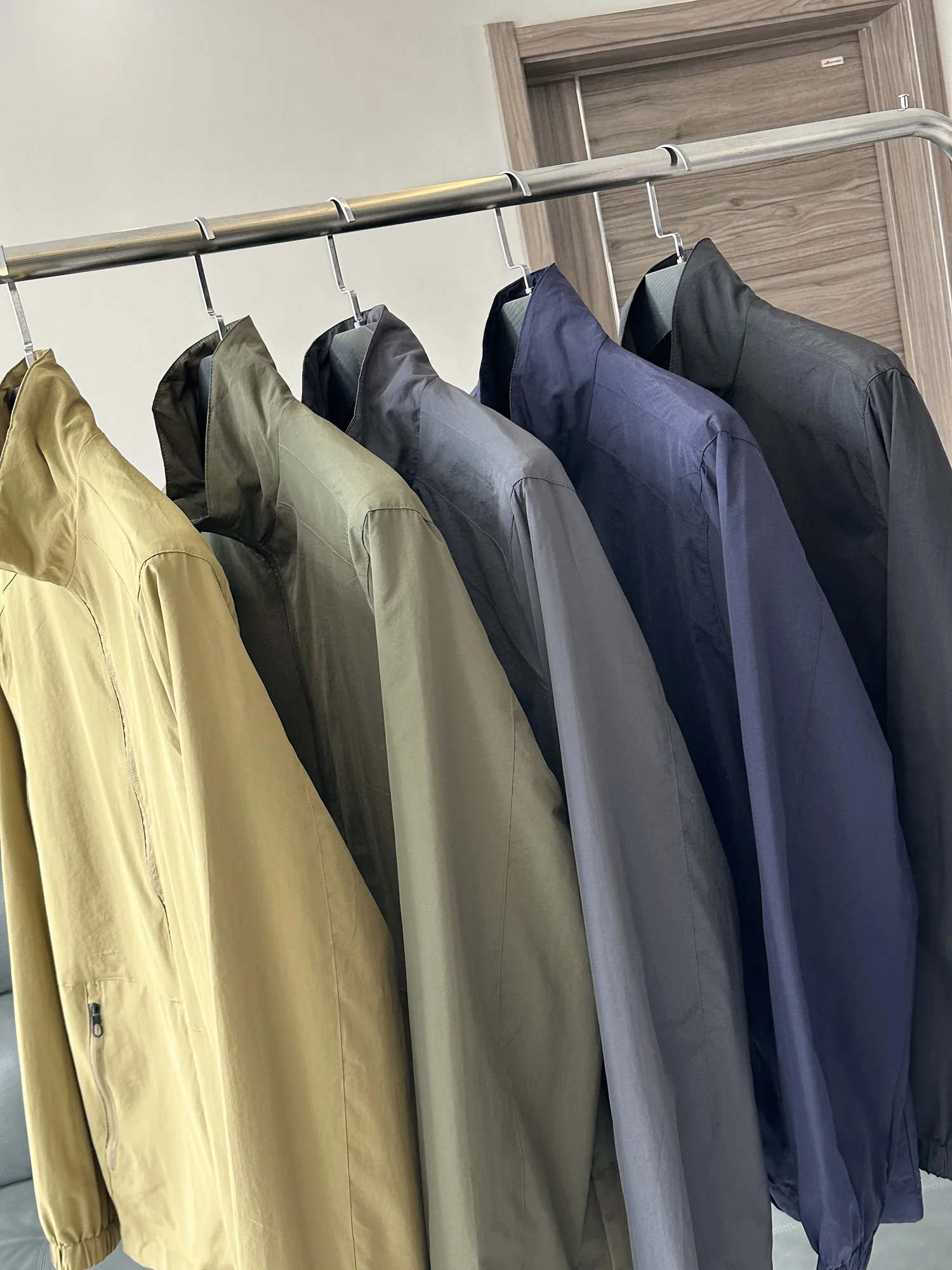 Men's Fashion Stand Collar Zipper Jacket Spring Anti-Wind Waterproof Sports Outerwear Three-Dimensional Tailoring Outdoor Win...
