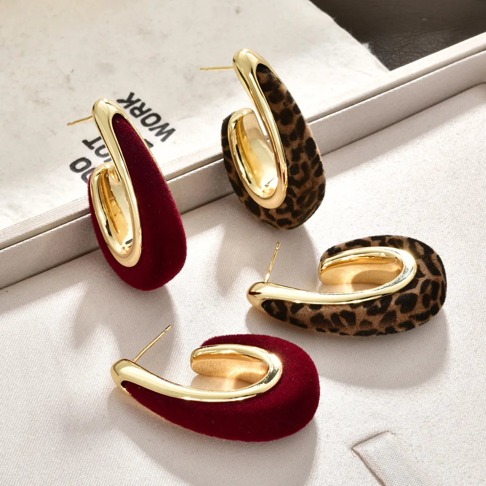 Autumn and winter temperament retro flocking leopard print burgundy curved hook earrings light luxury exaggerated earrings desig