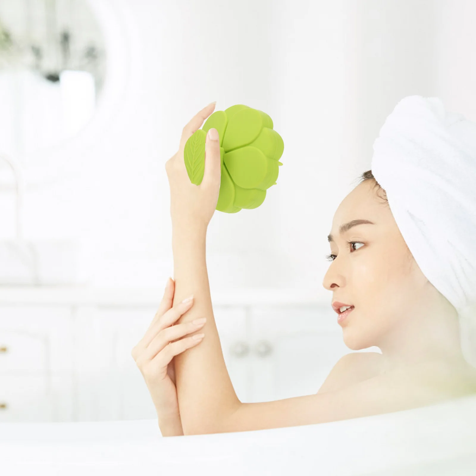 

Silicone Scalp Massager Hair Brush Scalp Care Dandruff Removal Flexible Bath Accessory for Daily Use and Travel