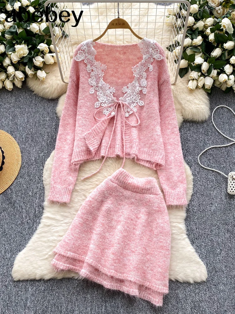 

Новинка 2026, осенние милые костюмы из двух предметов, кружевной кардиган с v-образным вырезом + мини-облегающая юбка, женские модные комплекты толстого свитера