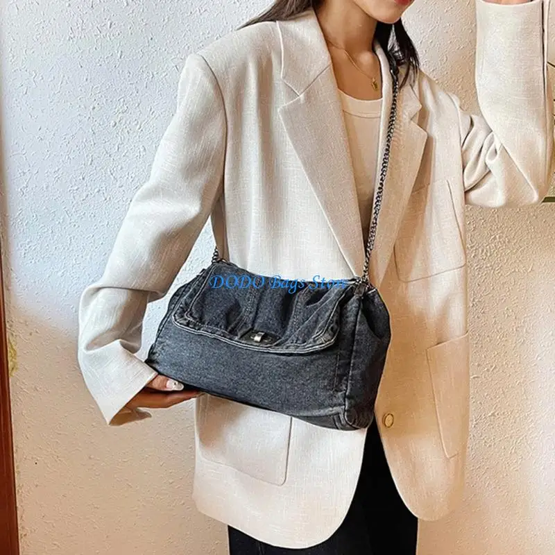 

Women Trendy Crossbody Bag Adjustable Chain Shoulder Bag Commuting Bag Large Capacity Bag for Daily Travel