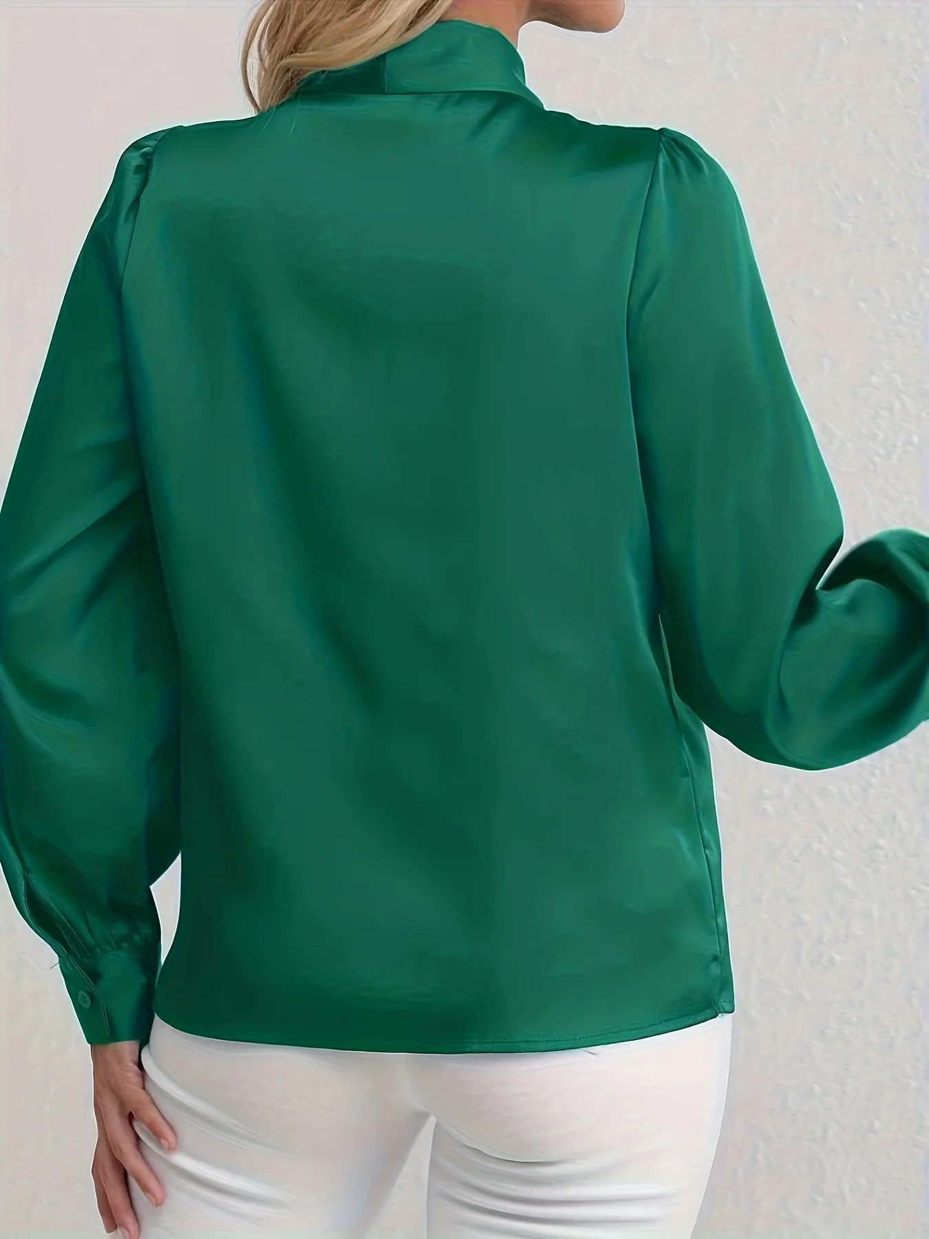 Smaragdgrünes Hemd mit Satinschleife und großem Schleifendesign, lange Ärmel, eleganter Business-Casual-Stil – Detail 2