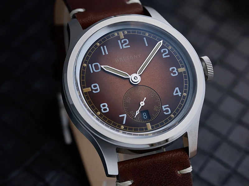 Baltany S2081 Dirty Dozen Felduhr, 39mm Retro ST1731 Mechanische Datumsuhr, Saphirglas, Leuchtend, Wasserdicht, Kleine Sekunde – Detail 4